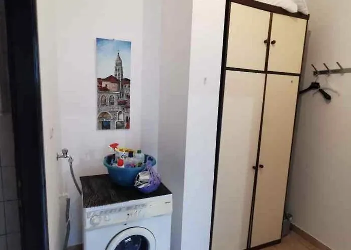 Apartment With Garden